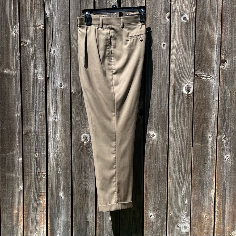 Travel smart Roundtree & Yorke tan dress pants size 44x29